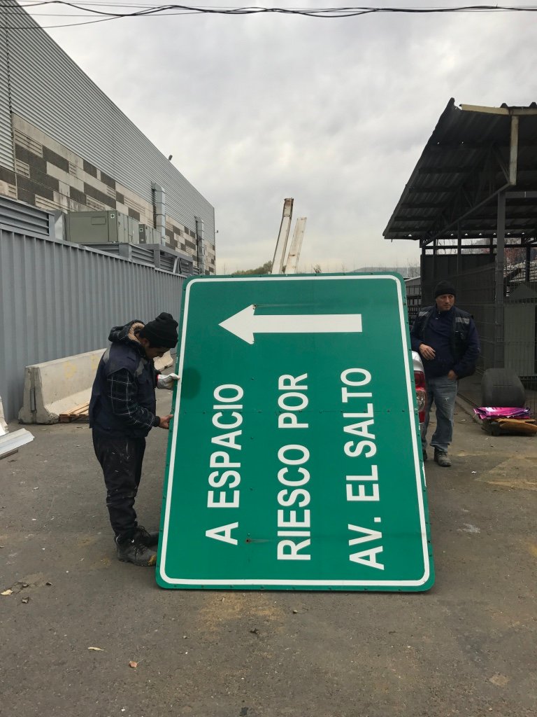 Instalación Letrero Bajada La Pirámide