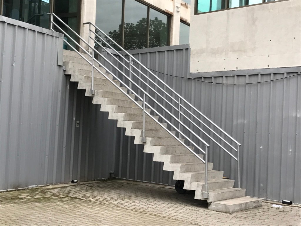 Instalación Nueva Escalera Espacio Riesco